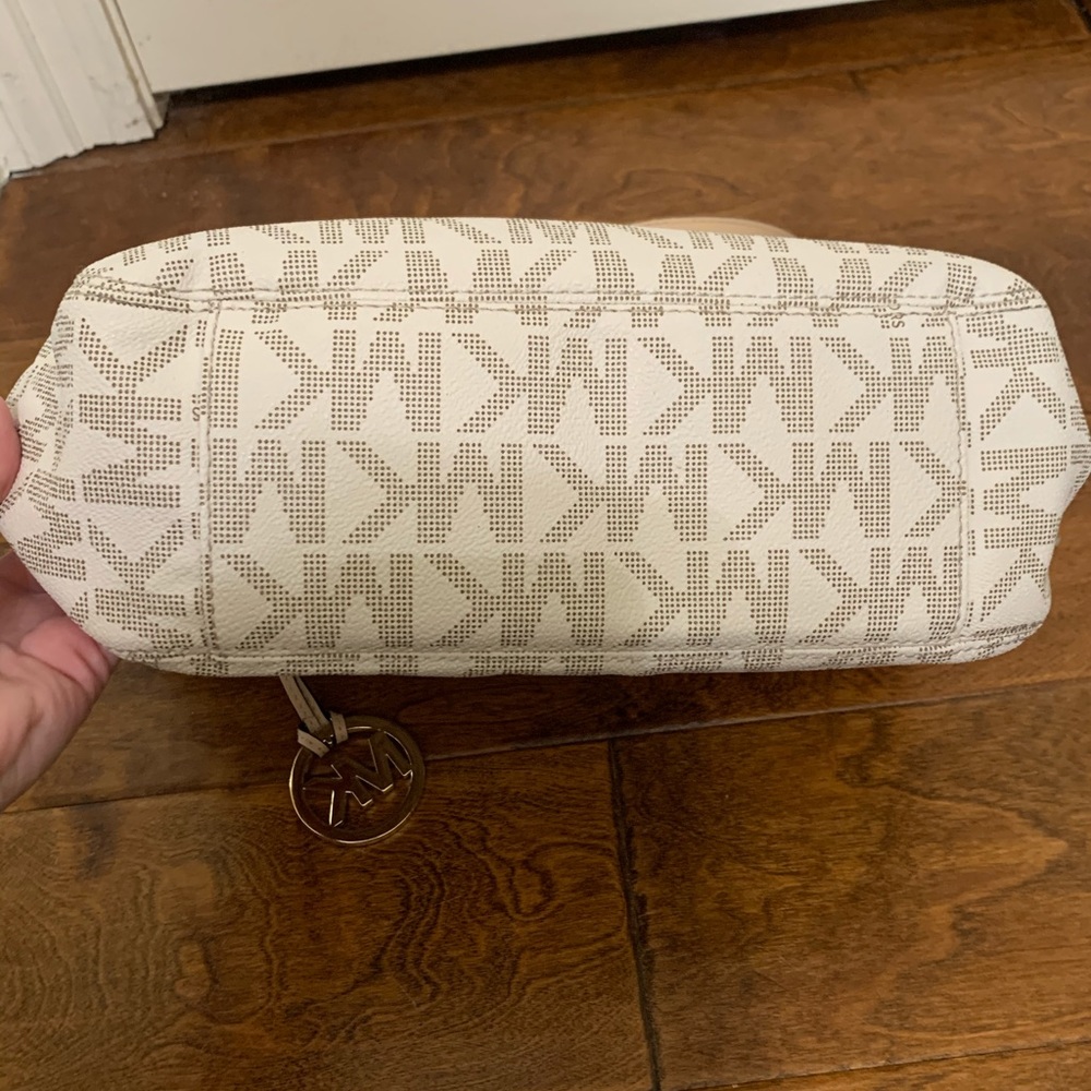 Michael Kors Purse - Picture 4 of 6